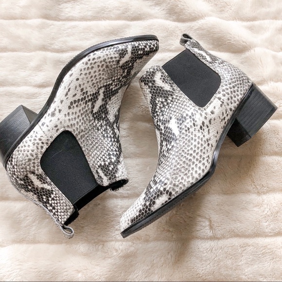 Blondo Emelia Snakeskin Print Waterproof Leather Ankle Boots Black White Size 8 - Picture 5 of 12